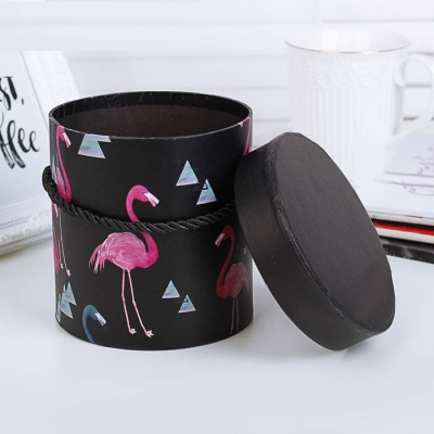 Коробка круг Фламинго черный №3 18,18*17,5 см 1 шт