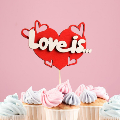 Топпер Love is красный 15*7 см 1 шт
